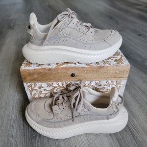 UGG CA805 V2 Nubuck Sneakers